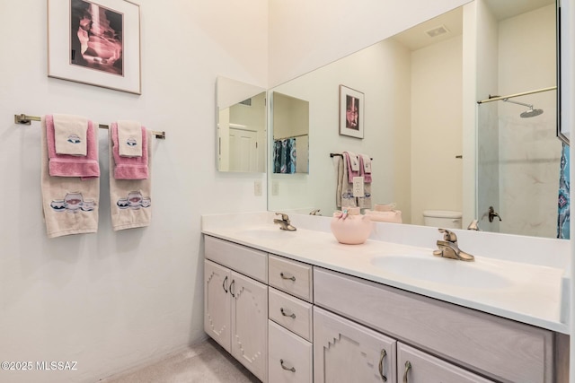 bathroom with a shower with curtain, vanity, and toilet