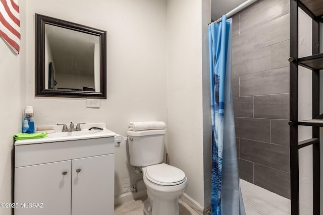 bathroom with a shower with curtain, vanity, and toilet