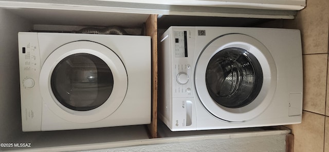 laundry room with washer / dryer