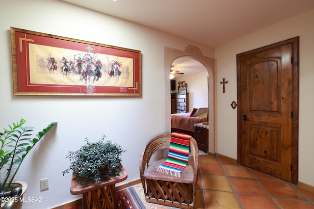 925 N Rancho Del Jefe Loop, Tucson, AZ 85748 - entrance foyer featuring arched walkways, tile patterned floors, and baseboards