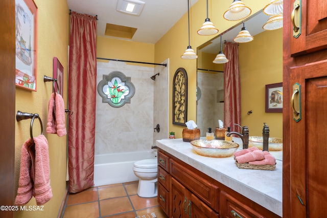 925 N Rancho Del Jefe Loop, Tucson, AZ 85748 - full bathroom with tile patterned floors, vanity, toilet, and shower / bath combo with shower curtain