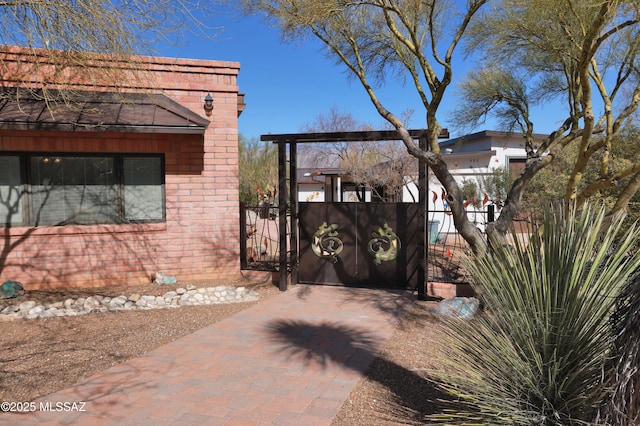 925 N Rancho Del Jefe Loop, Tucson, AZ 85748 - view of side of home with a gate and brick siding