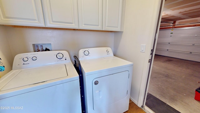 washroom featuring cabinets and washing machine and clothes dryer