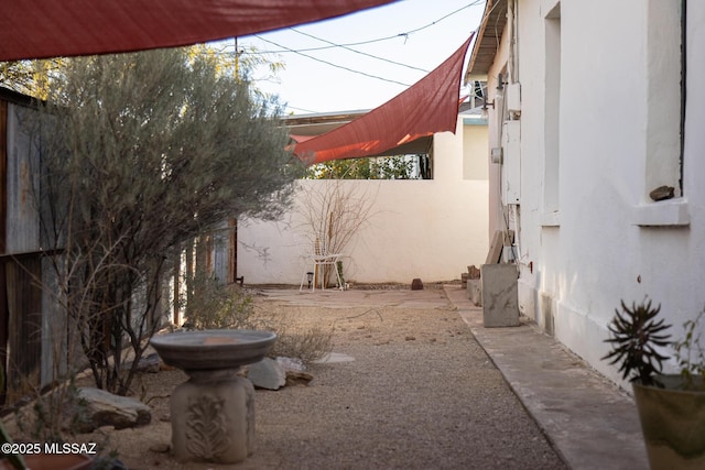 view of yard featuring a patio