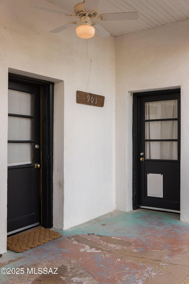 doorway to property with ceiling fan