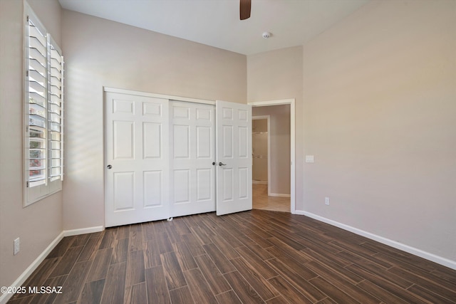 unfurnished bedroom featuring ceiling fan and a closet