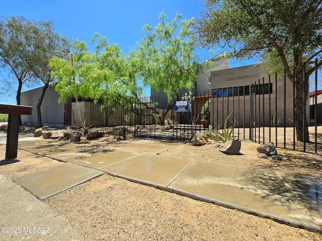 1125 N 13th Ave, Tucson, AZ 85705 - view of patio / terrace with a gate and a fenced front yard