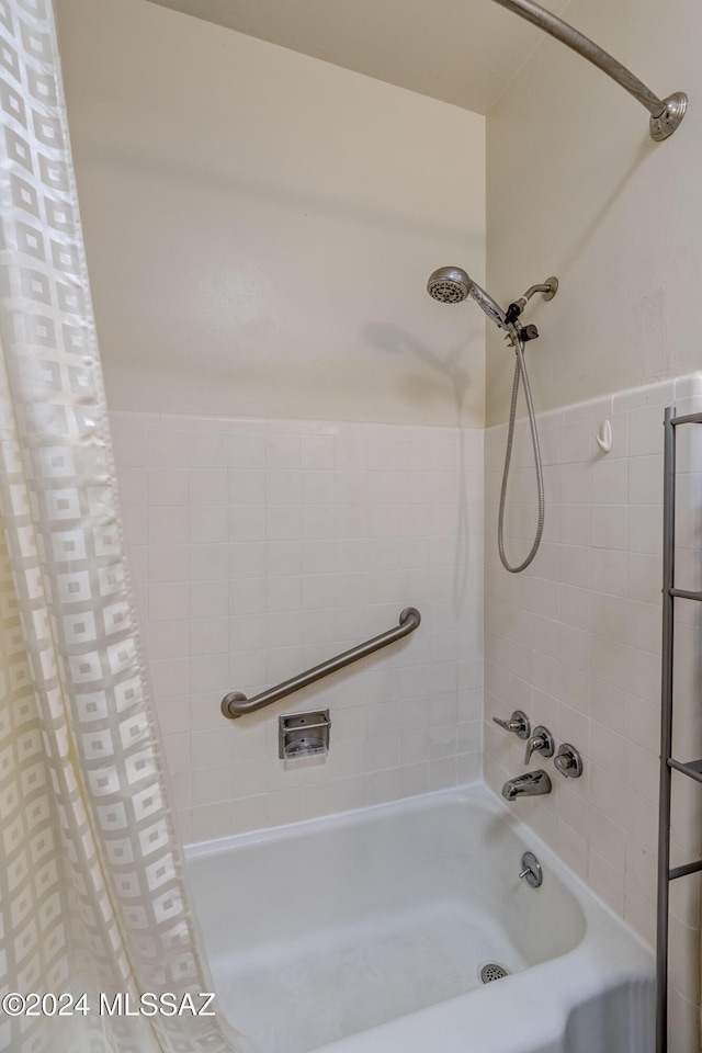 bathroom featuring shower / tub combo