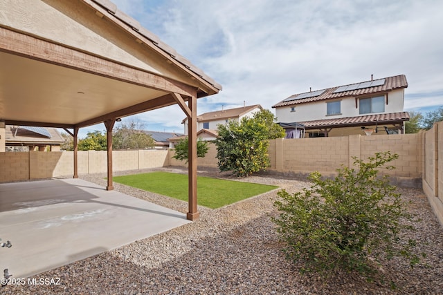 view of yard featuring a patio area