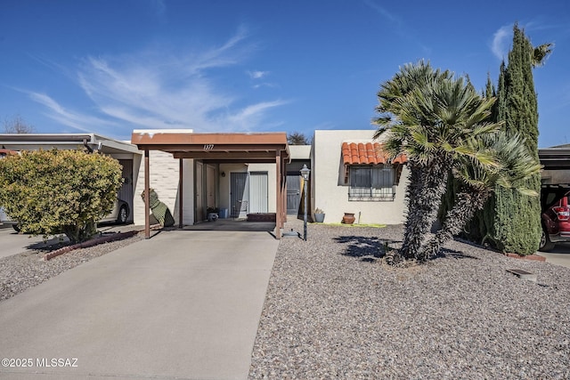 view of front facade with a carport