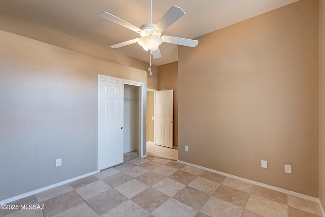 unfurnished bedroom featuring ceiling fan and a closet