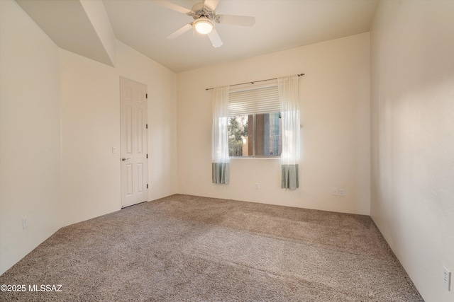 unfurnished room with carpet flooring and ceiling fan