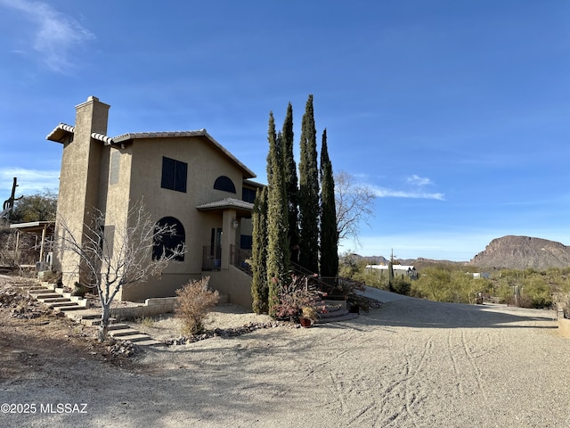 view of front of property featuring a mountain view