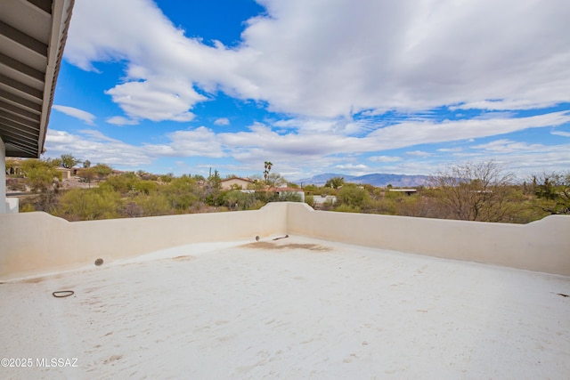 view of yard with a mountain view