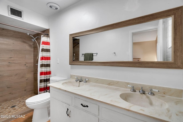 bathroom featuring a shower with curtain, vanity, and toilet