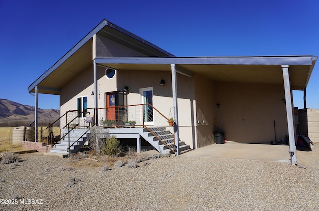 view of front of property featuring a mountain view