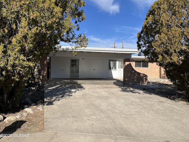 view of front of home featuring a carport