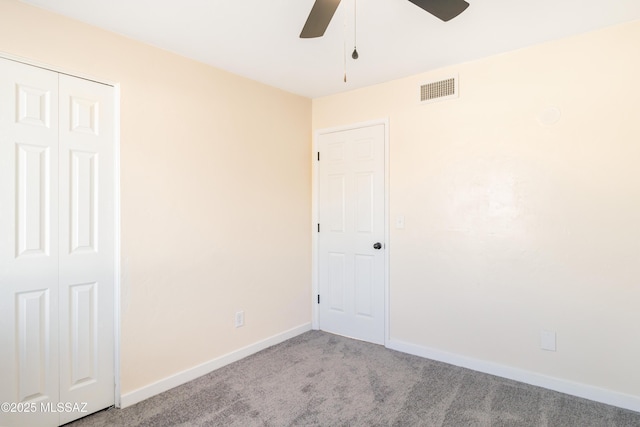 unfurnished room featuring ceiling fan and carpet