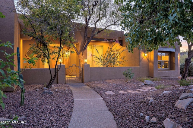 view of yard featuring a gate