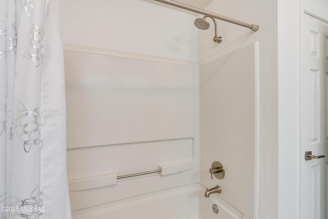 bathroom featuring shower / bath combo