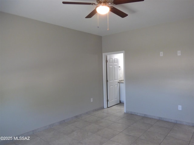 empty room featuring ceiling fan and baseboards