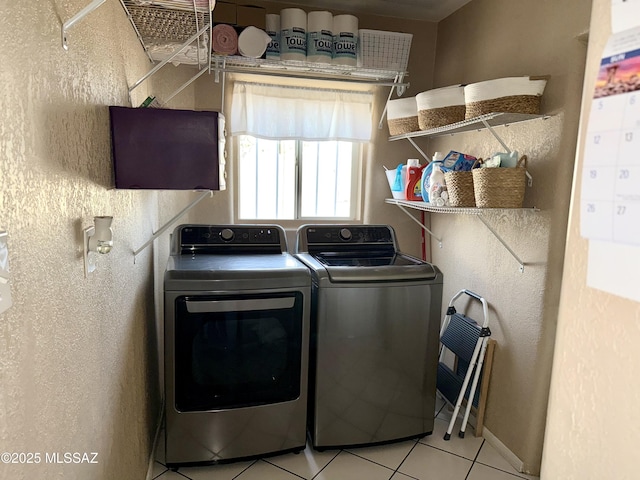 washroom featuring light tile patterned floors and independent washer and dryer