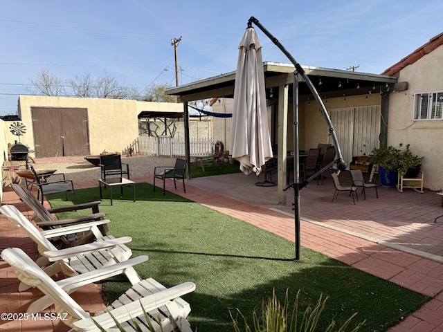 view of yard with a patio area