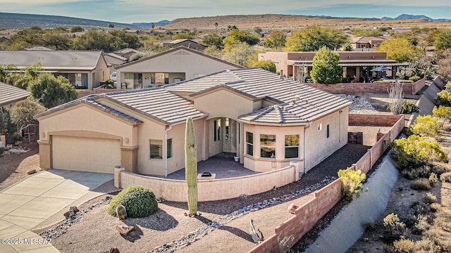 view of front of house featuring a mountain view