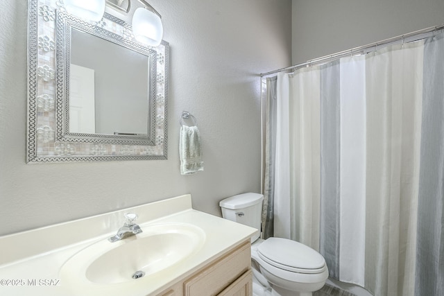 bathroom with a shower with curtain, vanity, and toilet