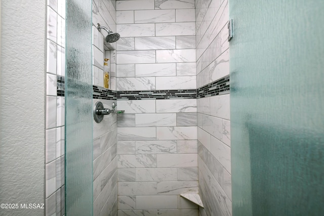 bathroom featuring a tile shower