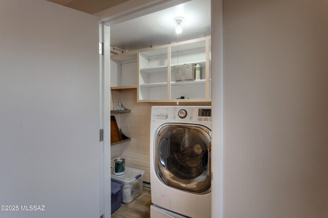 spare room featuring light tile patterned floors and ceiling fan