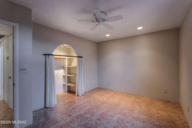 empty room featuring light tile patterned floors and ceiling fan