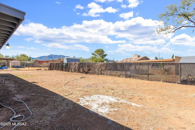 view of yard with a mountain view