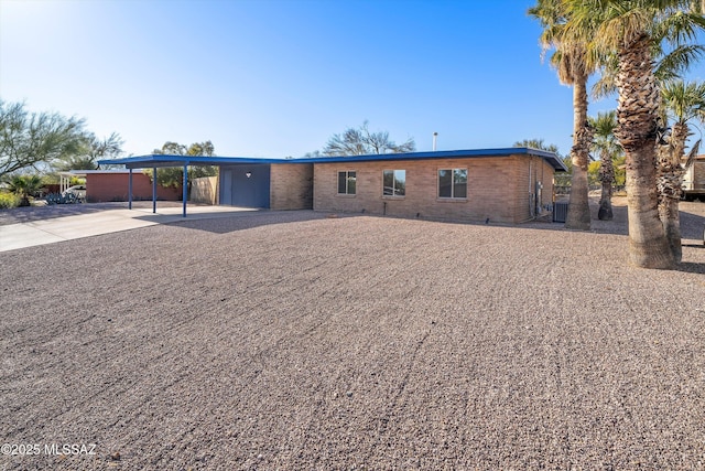 single story home with a carport