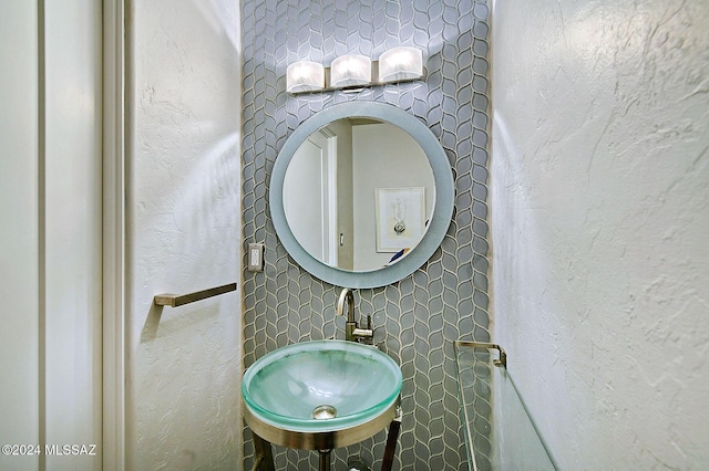 bathroom featuring sink