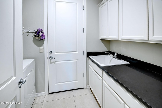 washroom featuring sink, cabinets, washing machine and clothes dryer, and light tile patterned flooring