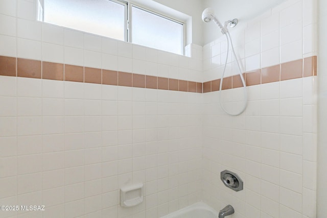 bathroom featuring tiled shower / bath