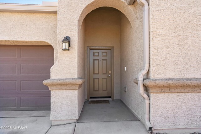 entryway featuring light tile patterned flooring and baseboards