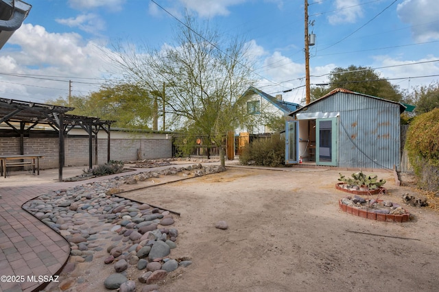 view of yard featuring a pergola