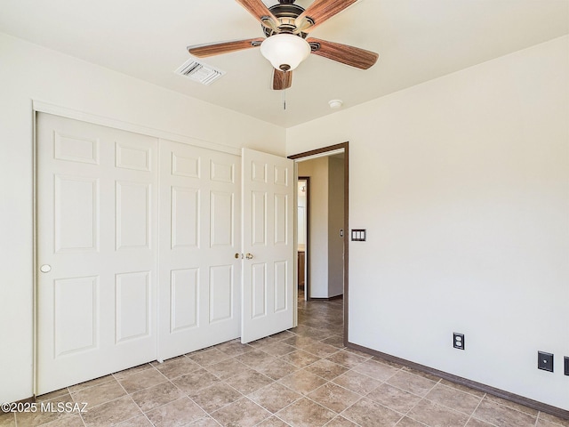 unfurnished bedroom with ceiling fan and a closet