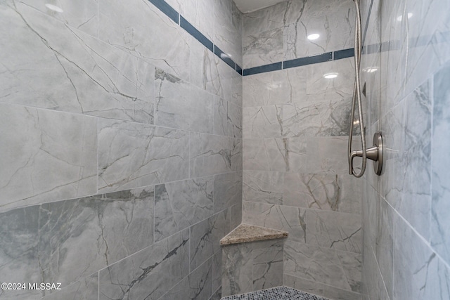 bathroom featuring tiled shower