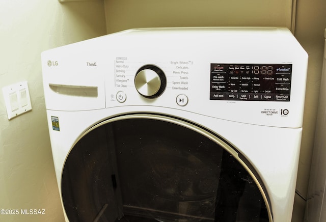 laundry area with washer / dryer