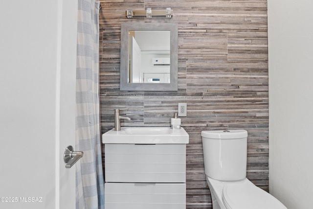 1061 W Roller Coaster Rd, Tucson, AZ 85704 - bathroom with vanity and toilet