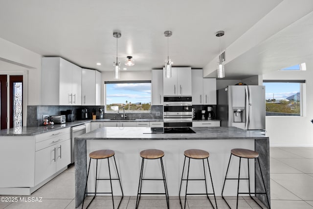 1061 W Roller Coaster Rd, Tucson, AZ 85704 - kitchen with a sink, a kitchen breakfast bar, backsplash, and stainless steel appliances