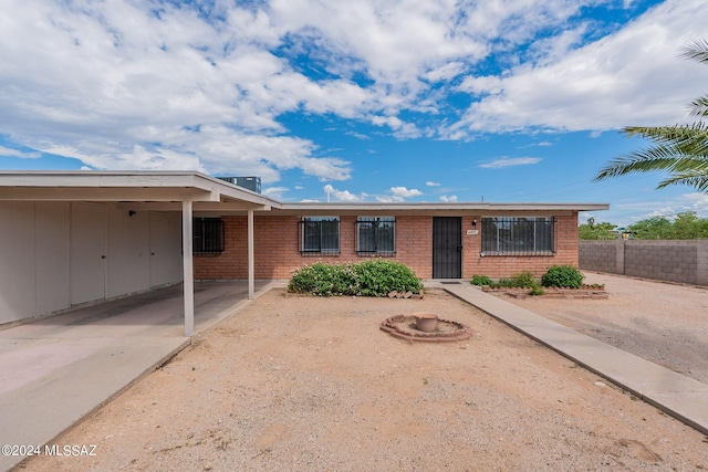 view of front facade with a carport