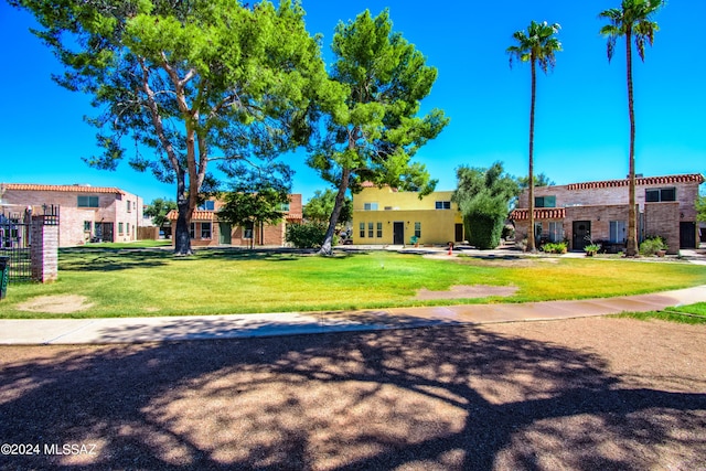 view of front of house featuring a front yard