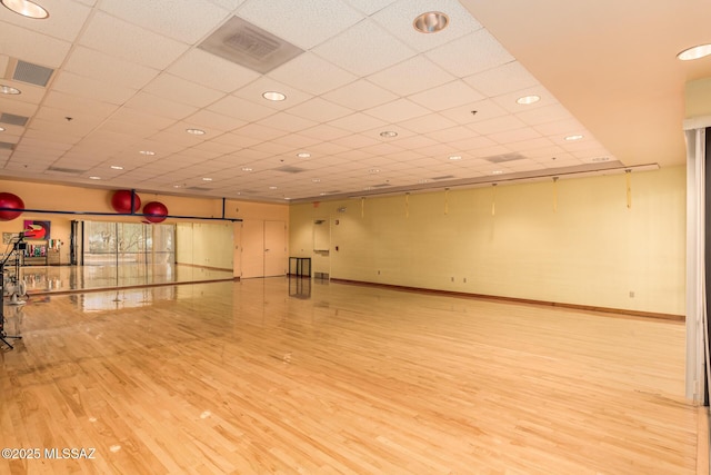 exercise area with recessed lighting, a drop ceiling, visible vents, light wood-style floors, and baseboards