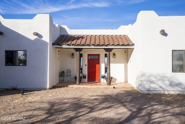 view of front of property featuring a patio