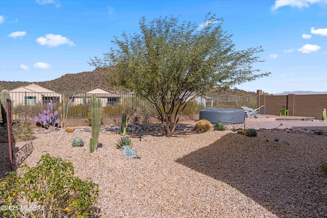 view of yard with a mountain view