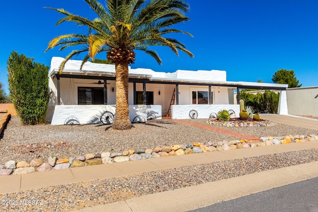 view of front of property featuring a carport and ceiling fan